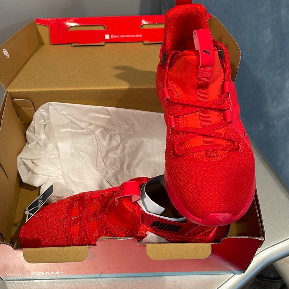Red Pumas **** New InBox